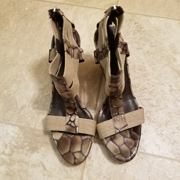 Donald J. Pliner taupe tortoise cork wedges - Picture 3 of 6